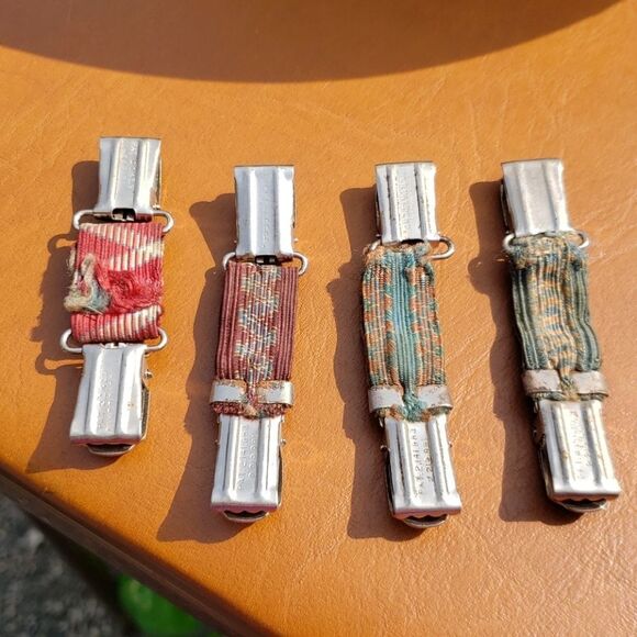 4 Unmatched Vintage Mitten Clips - Picture 2 of 5